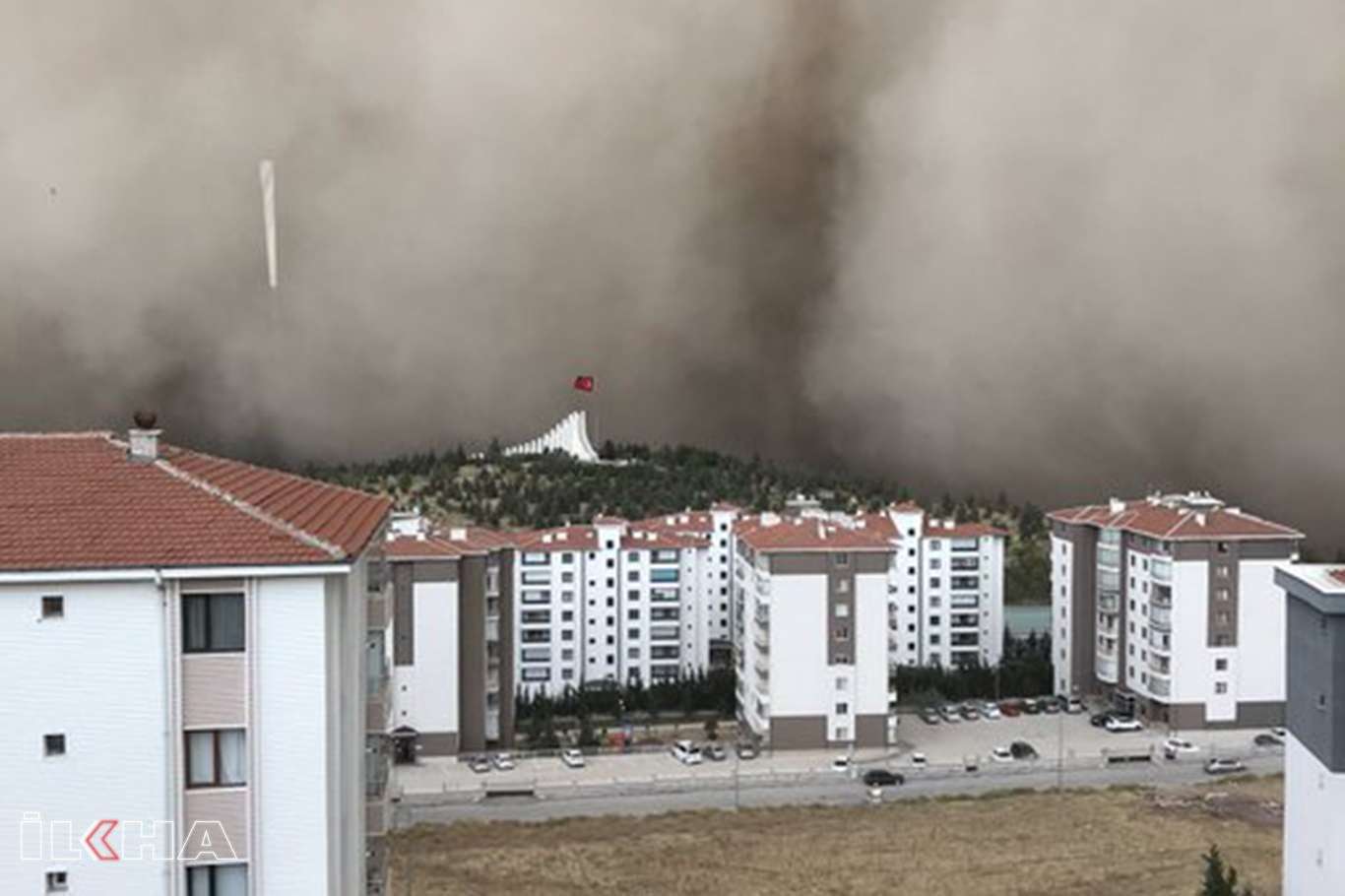 Heavy sandstorm and strong winds engulf Turkey's capital Ankara